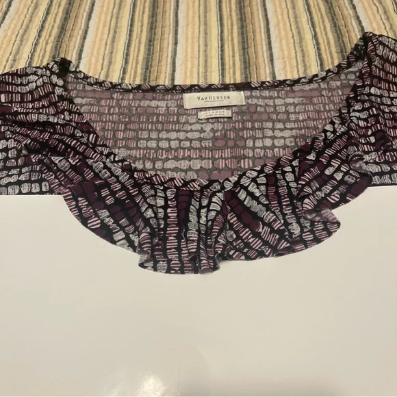 Van Heusen Women’s XL Purple and Gray Patterned Sleeveless Blouse with Ruffle - Picture 4 of 9